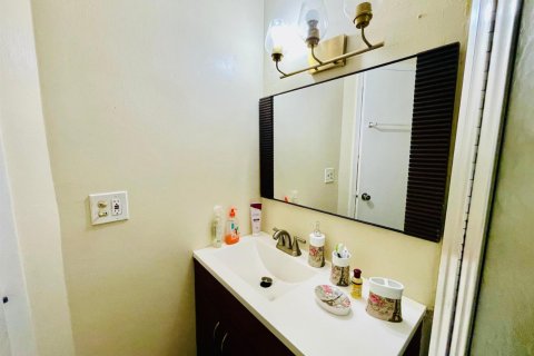 Copropriété à vendre à Lauderdale Lakes, Floride: 2 chambres, 87.7 m2 № 2250517 - photo 12