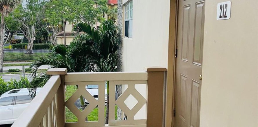 Condo à Lauderdale Lakes, Floride, 2 chambres № 2250517