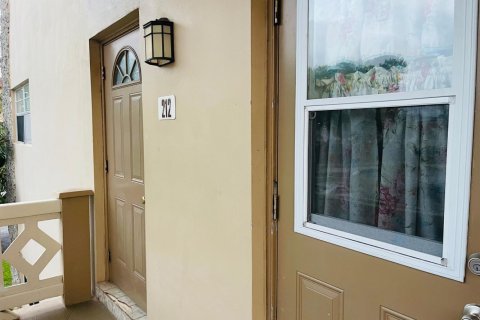 Copropriété à vendre à Lauderdale Lakes, Floride: 2 chambres, 87.7 m2 № 2250517 - photo 2