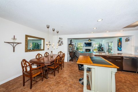 House in Seminole, Florida 3 bedrooms, 193.24 sq.m. № 1430482 - photo 8