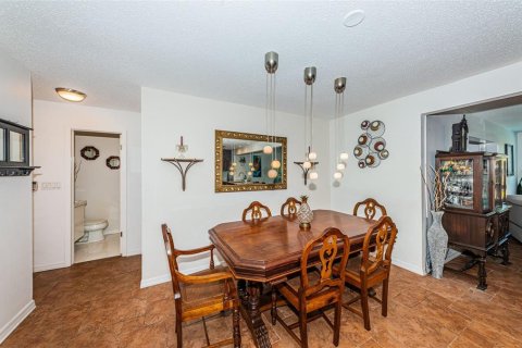 House in Seminole, Florida 3 bedrooms, 193.24 sq.m. № 1430482 - photo 9