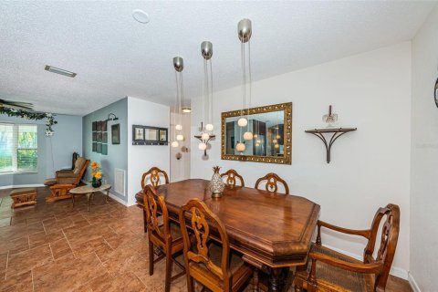 House in Seminole, Florida 3 bedrooms, 193.24 sq.m. № 1430482 - photo 11