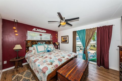 House in Seminole, Florida 3 bedrooms, 193.24 sq.m. № 1430482 - photo 23