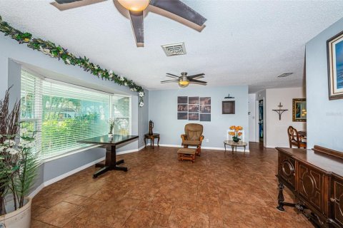 House in Seminole, Florida 3 bedrooms, 193.24 sq.m. № 1430482 - photo 5