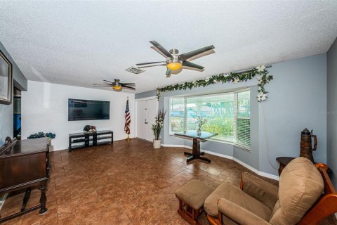 House in Seminole, Florida 3 bedrooms, 193.24 sq.m. № 1430482 - photo 7