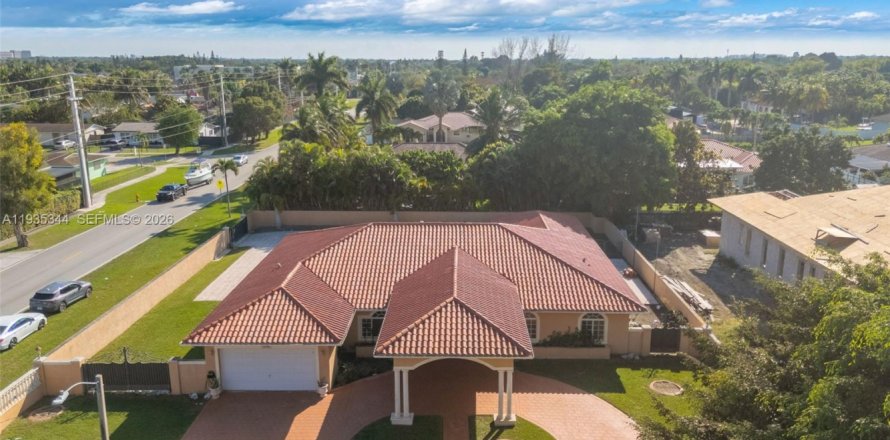 Casa en Miami, Florida 4 dormitorios, 283.72 m2 № 2053451