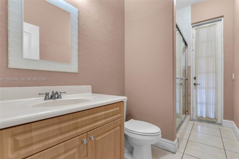 Casa en venta en Miami, Florida, 4 dormitorios, 283.72 m2 № 2053451 - foto 19