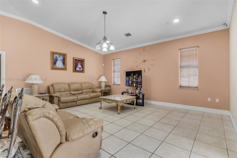 Casa en venta en Miami, Florida, 4 dormitorios, 283.72 m2 № 2053451 - foto 13