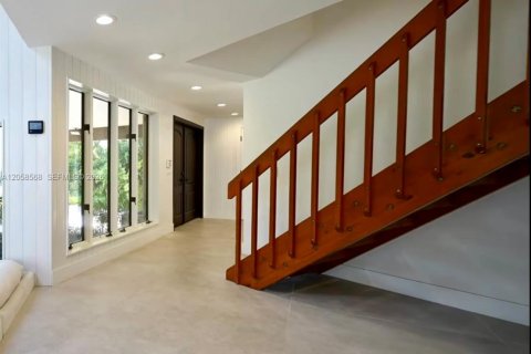 House in Miami, Florida 5 bedrooms, 361.3 sq.m. № 2168467 - photo 6