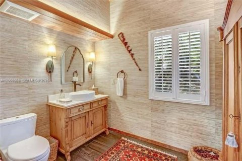 House in Miami, Florida 5 bedrooms, 361.3 sq.m. № 2168467 - photo 13