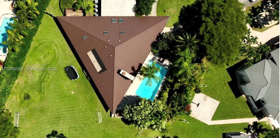 House in Miami, Florida 5 bedrooms, 361.3 sq.m. № 2168467