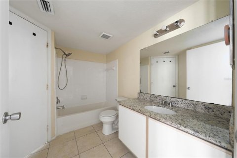 Condo in Kissimmee, Florida, 2 bedrooms № 2111886 - photo 15