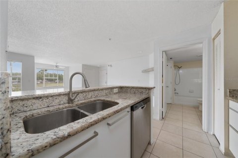 Condo in Kissimmee, Florida, 2 bedrooms № 2111886 - photo 18