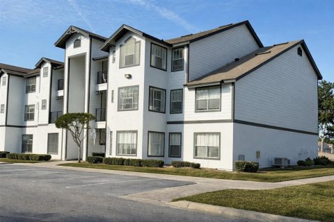 Condo in Kissimmee, Florida, 2 bedrooms № 2111886 - photo 2
