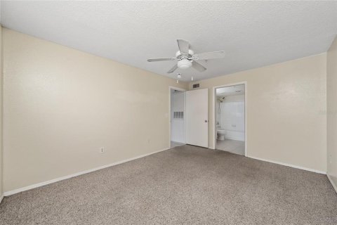 Condo in Kissimmee, Florida, 2 bedrooms № 2111886 - photo 20