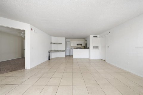 Condo in Kissimmee, Florida, 2 bedrooms № 2111886 - photo 7