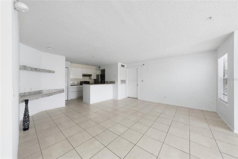 Condo in Kissimmee, Florida, 2 bedrooms № 2111886 - photo 5