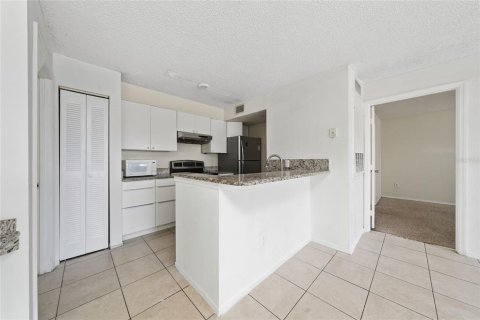 Condo in Kissimmee, Florida, 2 bedrooms № 2111886 - photo 16