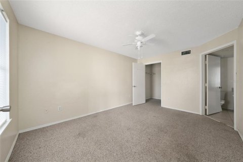 Condo in Kissimmee, Florida, 2 bedrooms № 2111886 - photo 11