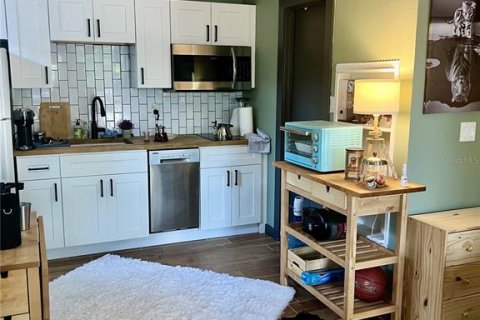 Villa ou maison à vendre à Tampa, Floride: 2 chambres, 75.25 m2 № 2402899 - photo 7