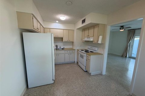Appartement à louer à North Port, Floride: 2 chambres, 74.32 m2 № 2396135 - photo 5