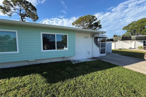 Appartement à North Port, Floride 2 chambres, 74.32 m2 № 2396135