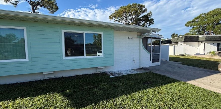 Appartement à North Port, Floride 2 chambres, 74.32 m2 № 2396135