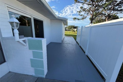 Appartement à louer à North Port, Floride: 2 chambres, 74.32 m2 № 2396135 - photo 3