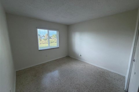Appartement à louer à North Port, Floride: 2 chambres, 74.32 m2 № 2396135 - photo 10