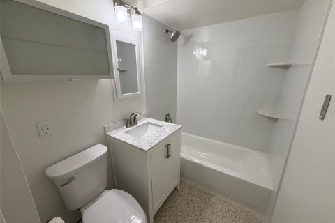 Appartement à louer à North Port, Floride: 2 chambres, 74.32 m2 № 2396135 - photo 11
