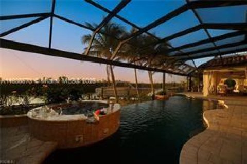 Casa en venta en Cape Coral, Florida, 7 dormitorios, 652.64 m2 № 2053651 - foto 25