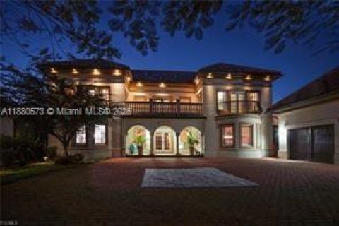 Casa en venta en Cape Coral, Florida, 7 dormitorios, 652.64 m2 № 2053651 - foto 2