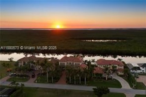 Casa en venta en Cape Coral, Florida, 7 dormitorios, 652.64 m2 № 2053651 - foto 6