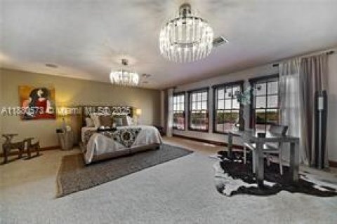 Casa en venta en Cape Coral, Florida, 7 dormitorios, 652.64 m2 № 2053651 - foto 28