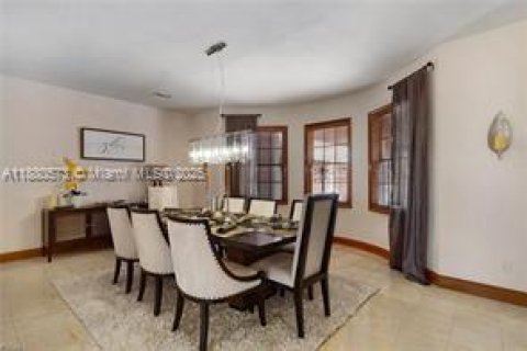 Casa en venta en Cape Coral, Florida, 7 dormitorios, 652.64 m2 № 2053651 - foto 17