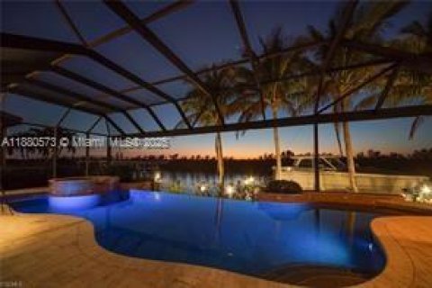 Casa en venta en Cape Coral, Florida, 7 dormitorios, 652.64 m2 № 2053651 - foto 24