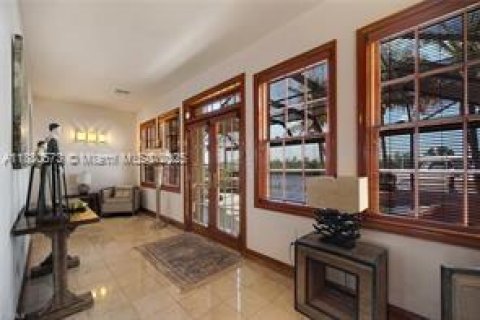 Casa en venta en Cape Coral, Florida, 7 dormitorios, 652.64 m2 № 2053651 - foto 20