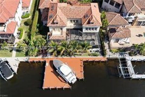 Casa en Cape Coral, Florida 7 dormitorios, 652.64 m2 № 2053651