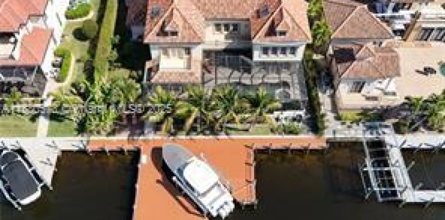 Casa en Cape Coral, Florida 7 dormitorios, 652.64 m2 № 2053651