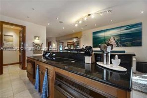 Casa en venta en Cape Coral, Florida, 7 dormitorios, 652.64 m2 № 2053651 - foto 13