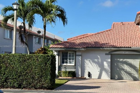 Townhouse in Doral, Florida 2 bedrooms, 85.75 sq.m. № 1986289 - photo 1