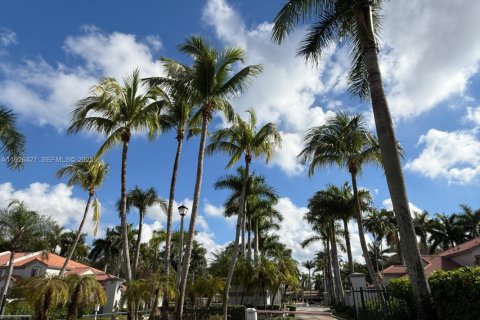 Townhouse in Doral, Florida 2 bedrooms, 85.75 sq.m. № 1986289 - photo 16