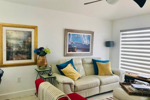 Townhouse in Doral, Florida 2 bedrooms, 85.75 sq.m. № 1986289 - photo 7