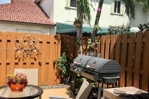 Townhouse in Doral, Florida 2 bedrooms, 85.75 sq.m. № 1986289 - photo 12