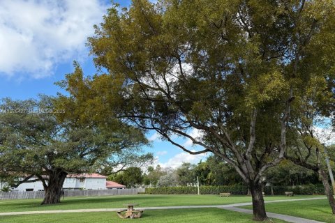 Townhouse in Doral, Florida 2 bedrooms, 85.75 sq.m. № 1986289 - photo 15