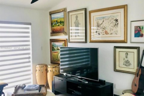 Townhouse in Doral, Florida 2 bedrooms, 85.75 sq.m. № 1986289 - photo 8