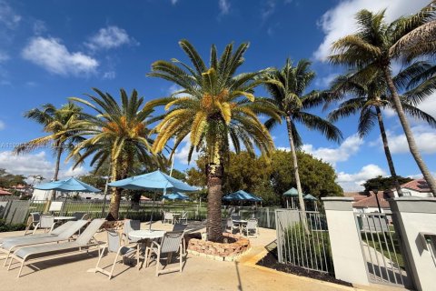 Townhouse in Doral, Florida 2 bedrooms, 85.75 sq.m. № 1986289 - photo 14