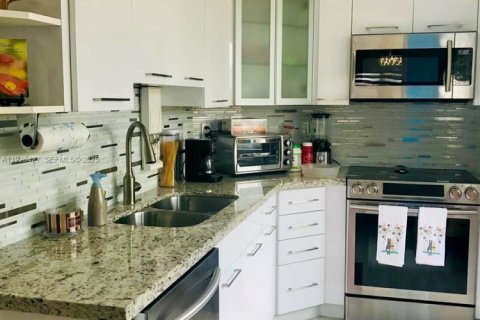 Townhouse in Doral, Florida 2 bedrooms, 85.75 sq.m. № 1986289 - photo 9