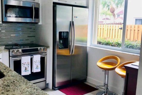 Townhouse in Doral, Florida 2 bedrooms, 85.75 sq.m. № 1986289 - photo 10