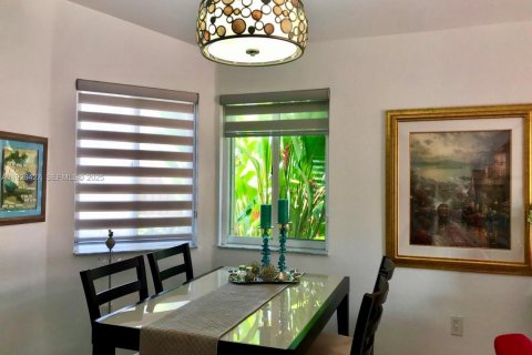 Townhouse in Doral, Florida 2 bedrooms, 85.75 sq.m. № 1986289 - photo 5